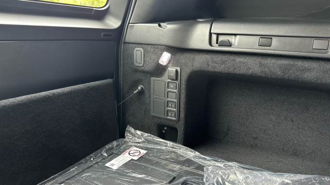 Land Rover Discovery Diesel 3.0 D350 Dynamic HSE Commercial Auto - Image 25